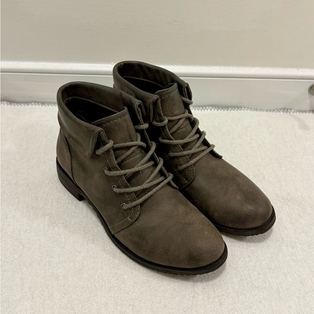 Lace Up Ankle Boots Gray Faux Suede Combat Booties Women’s Size 8.5